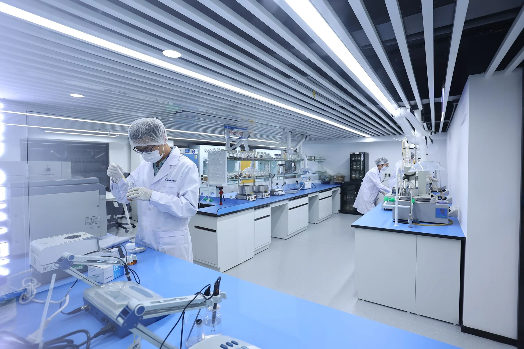 Botanical extraction laboratory